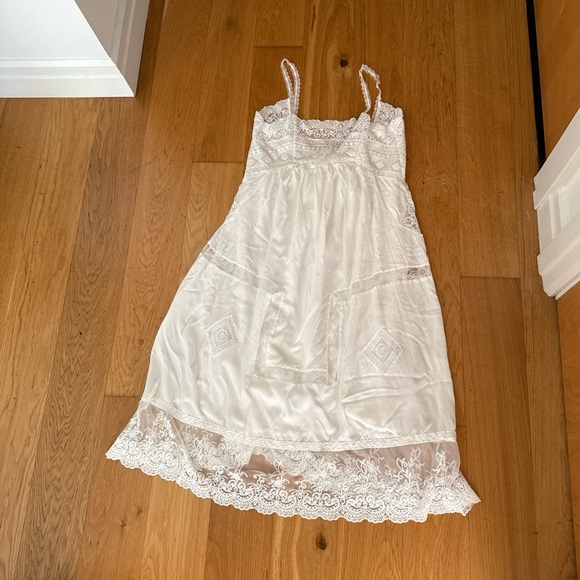 Spell White Lace Peaches Dress - Picture 2 of 8
